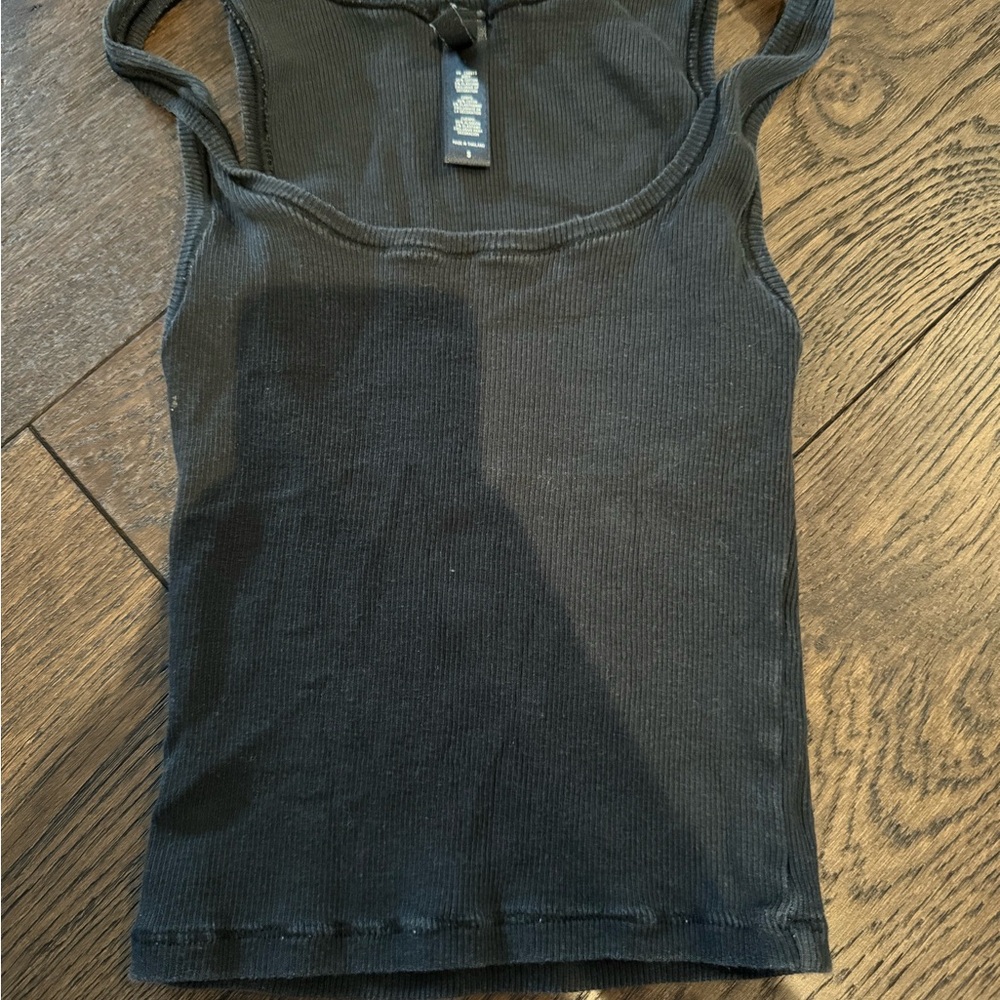 Skims Cropped Ribbed Tank - Picture 2 of 3